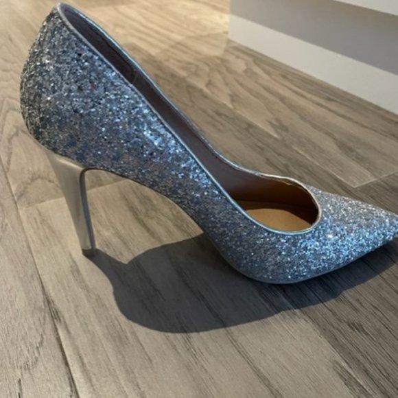 Glamorous Silver Sequined 4" Heels - Size 7 (but fit like a 7 1/2) - Picture 4 of 6